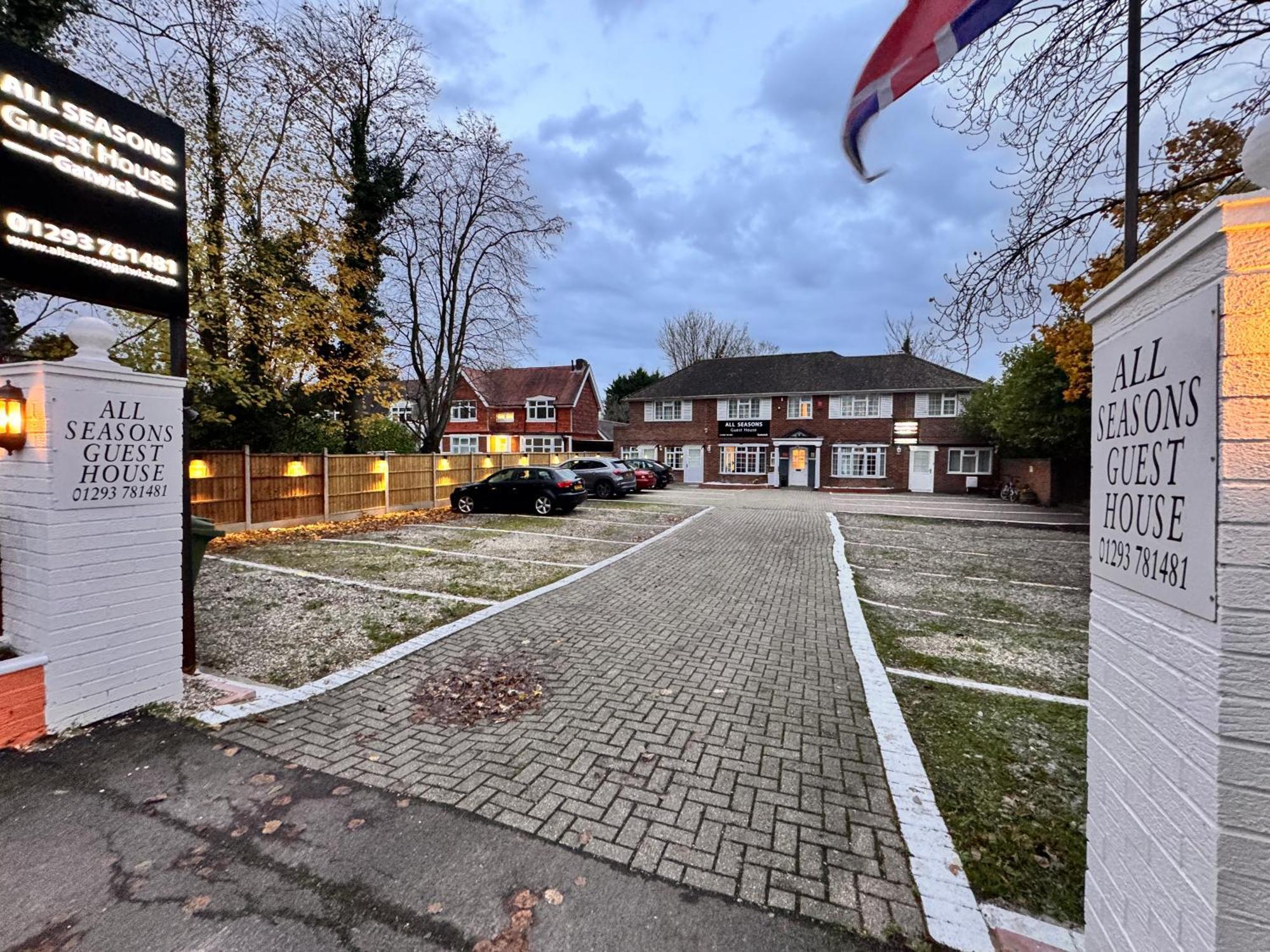 All Seasons Guest House Horley Extérieur photo